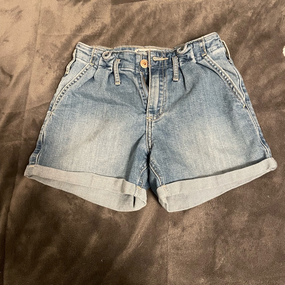 Abercrombie Kids Midi Shorts! Size 9/10